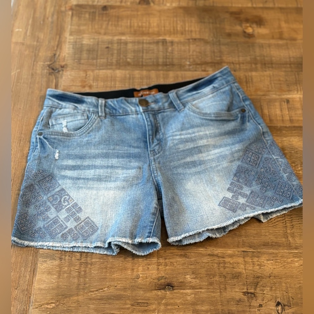 reCreation Embossed Raw-Hem Denim Shorts.  Women’s Sz-10 Inside Elastic | Jean